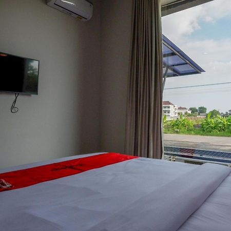 Reddoorz Plus Near Solo Baru エクステリア 写真