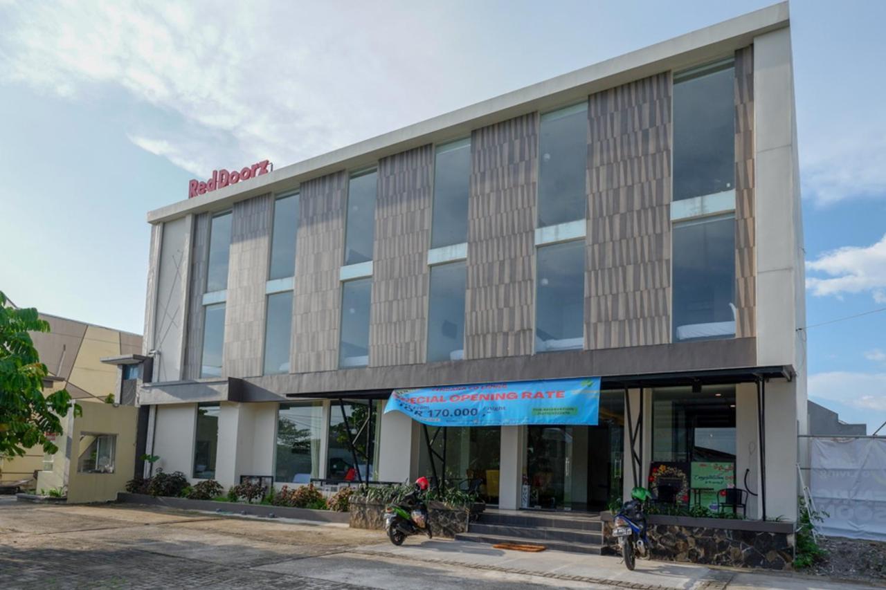 Reddoorz Plus Near Solo Baru エクステリア 写真