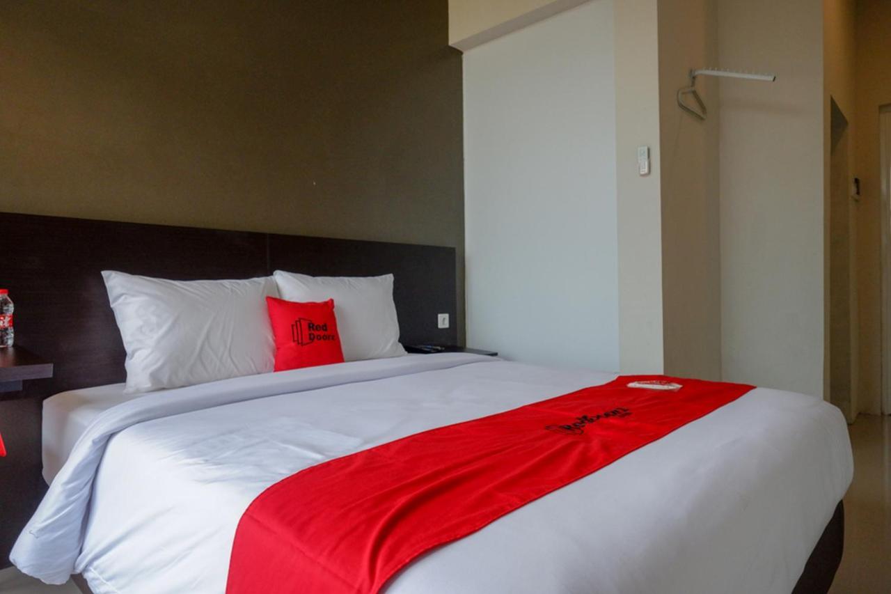 Reddoorz Plus Near Solo Baru エクステリア 写真